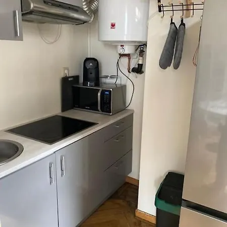 Art Deco - Two Bedroom דירה